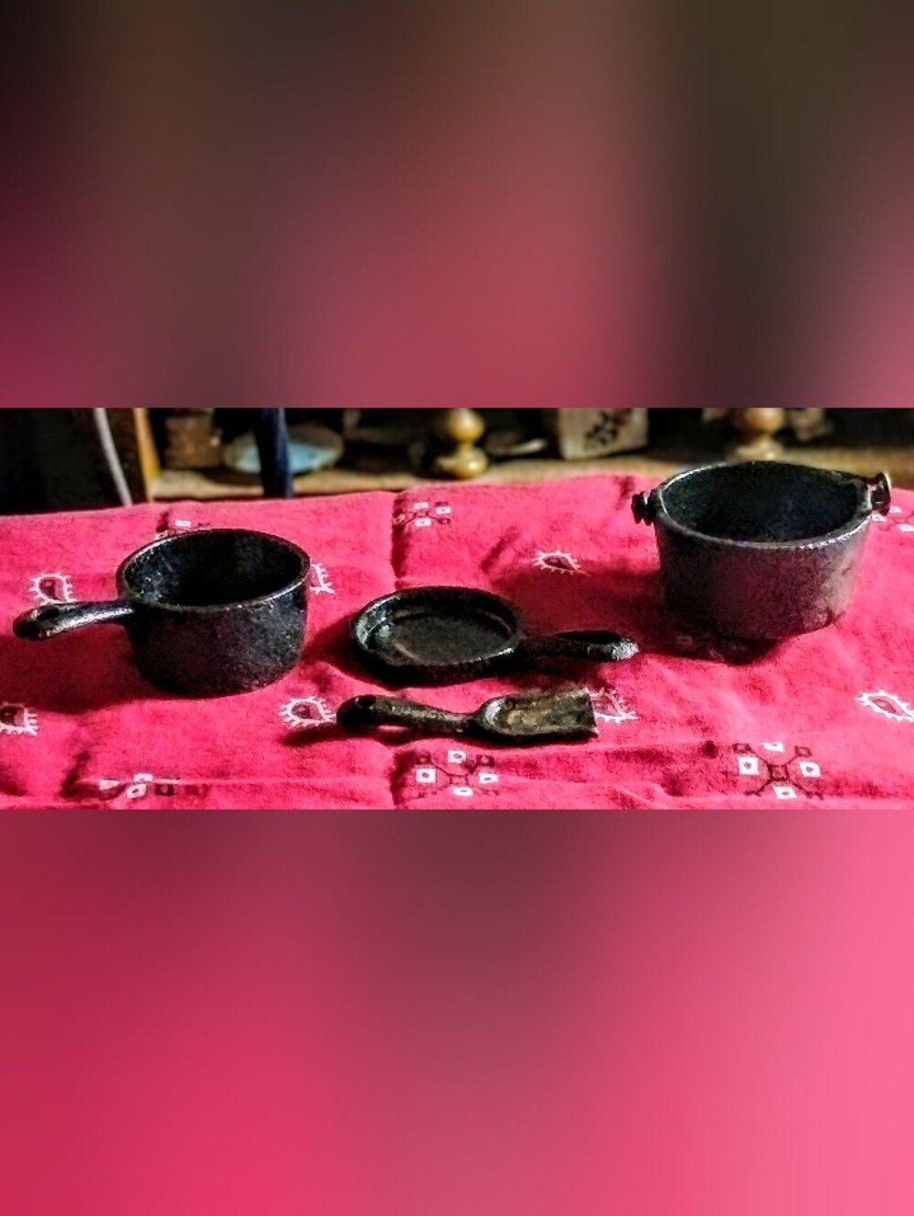 Miniature Cast Iron Cookware Set Of 4 Mini Cauldron Pot Skillet Spatula/Scoop